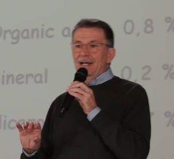 VINCENZO GERBI Professore ordinario di Scienza e Tecnologia degli Alimenti presso il Dipartimento di Scienze Agrarie, Forestali e Alimentari dell Università degli Studi di Torino.