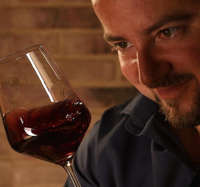 SANDRO MINELLA Sommelier FISAR, assaggiatore ONAV e Narratore del Gusto.