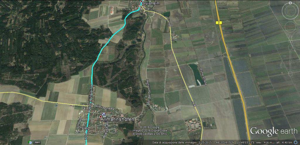 2,3km in mezzo ai campi e fra due rilievi e arriviamo a Allmannshofen, altro piccolo agglomerato di case che