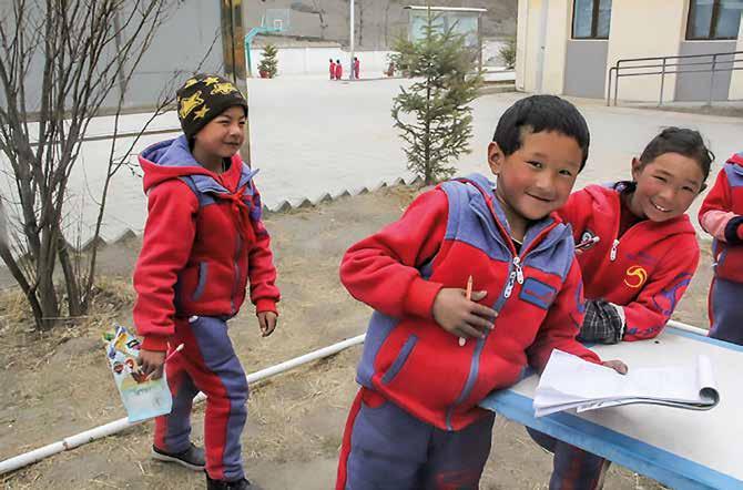 SCUOLA DI YUSHU (ANCHONG) TIBET PROVINCIA DEL QINGHAI Progetti SAD attivi nel 2017 80 Codice progetto: 0536 (PROGETTO CHIUSO A METÀ 2017) Descrizione del progetto e località di intervento: la Scuola