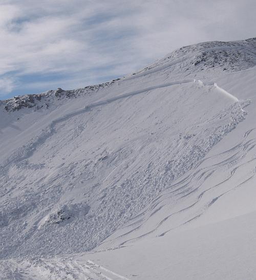 Supporto interpretativo per il bollettino delle valanghe 37 Quando le forme di terreno particolarmente esposte vengono circoscritte, nella maggior parte dei casi i punti pericolosi sono piuttosto