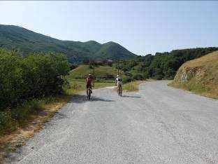 intermedie solo da pastori e gitanti, e che rappresenta insieme a Ruella uno dei luoghi montani turistici del Comune di Tornimparte.