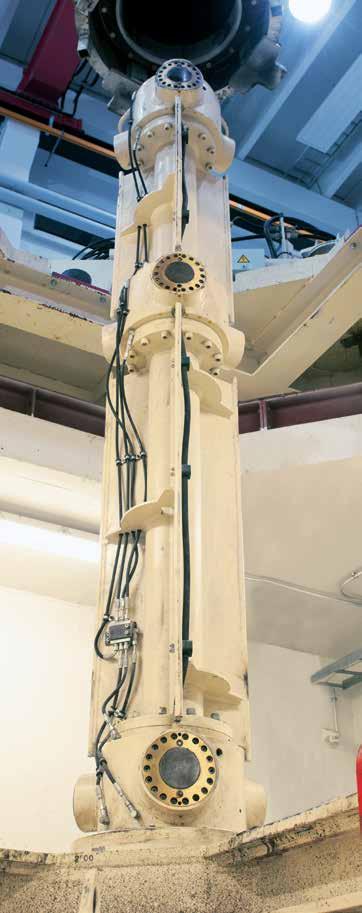 SISTEMI DI VIBRAZIONE IMPIEGATI PER LA JUMBO R: Un vibratore centrale dotato di molte unità di vibrazione, in funzione della lunghezza dei tubi garantisce una elevata e costante vibrazione dei
