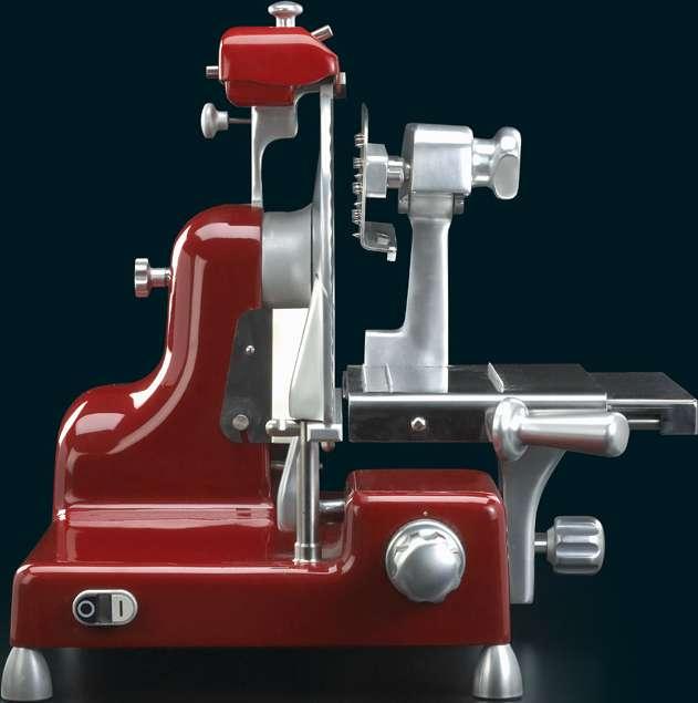 AFFETTATRICI PROFESSIONALI-PROFESSIONAL SLICERS DISPONIBILE CON BASAMENTO COLORATO (ROSSO, AVORIO, NERA). AVAILABLE WITH COLOURED BASE (RED, IVORY, BLACK).