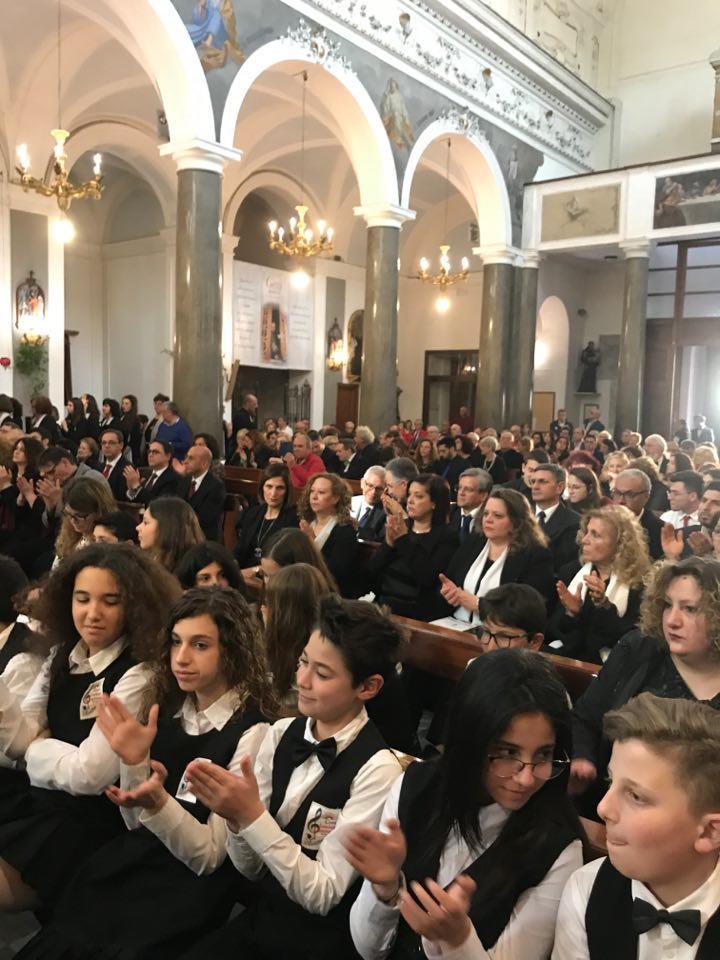 anima le liturgie domenicali e altri momenti di fede cristiana. Il Coro partecipa a numerosi Festival e Rassegne corali ottenendo prestigiosi riconoscimenti e segnalazioni.