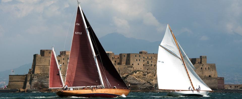 1. ORGANIZZAZIONE Le regate saranno organizzate dal Reale Yacht Club Canottieri Savoia (RYCCS) e dallo Sport Velico Marina Militare (SVMM) con il patrocinio e la collaborazione tecnica dell