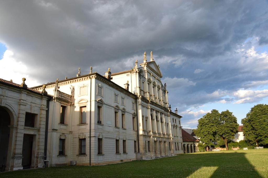 Sede e college Il CUOA ha sede a Villa Valmarana Morosini, un maestoso edificio settecentesco, ad Altavilla Vicentina, alle porte di Vicenza.