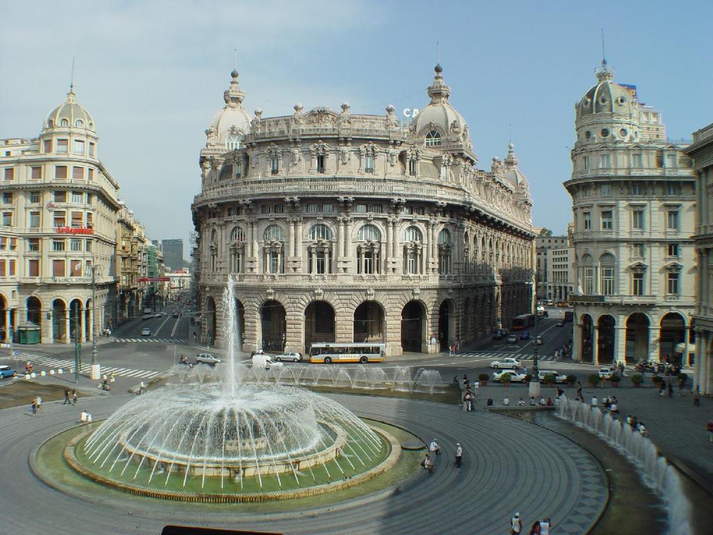 Piazza De Ferrari Principale piazza di Genova, luogo di
