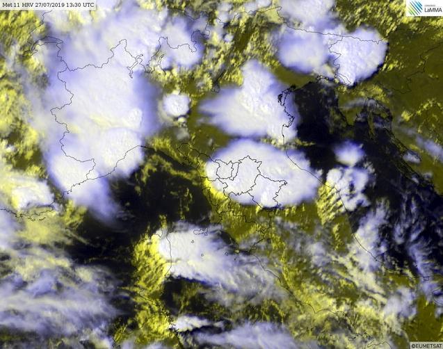 Evoluzione meteo: nella giornata del 27 luglio si assiste ad un rapido calo della pressione sul Golfo Ligure per l avvicinamento di una saccatura atlantica.