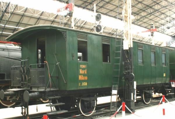 Carrozza ferroviaria di terza classe Officina Locati Link risorsa: http://www.lombardiabeniculturali.