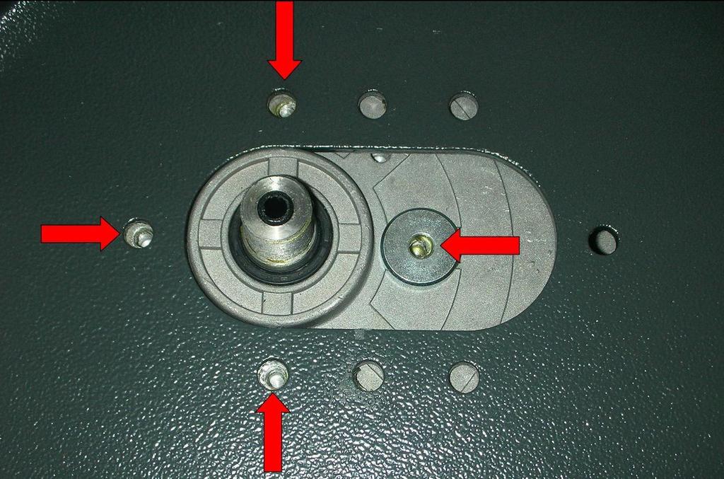 Let the threaded holes on the gear motor coincide with the ones indicated in the picture for a 65 working width (repeat the operation for both motors simmetrically with the brush deck center).