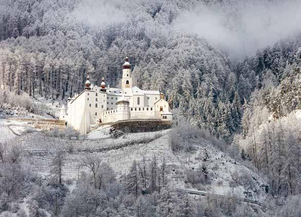 48 Alta Val Venosta Cultura e Arte Abbazia di Monte Maria, Burgusio L Abbazia benedettina più ad alta quota d'europa conta oggi 10 membri ed è un luogo di pace e spiritualità.