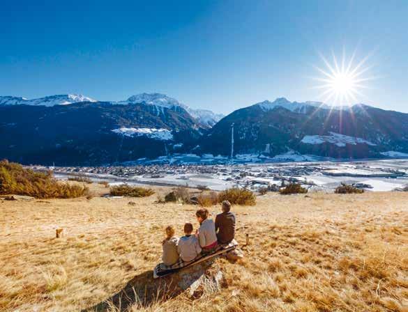 Meran In inverno a Silandro e a Lasa è tempo di passeggiate sul Monte Sole in Val Venosta, per lo più privo di neve e baciato dal sole tiepido invernale.