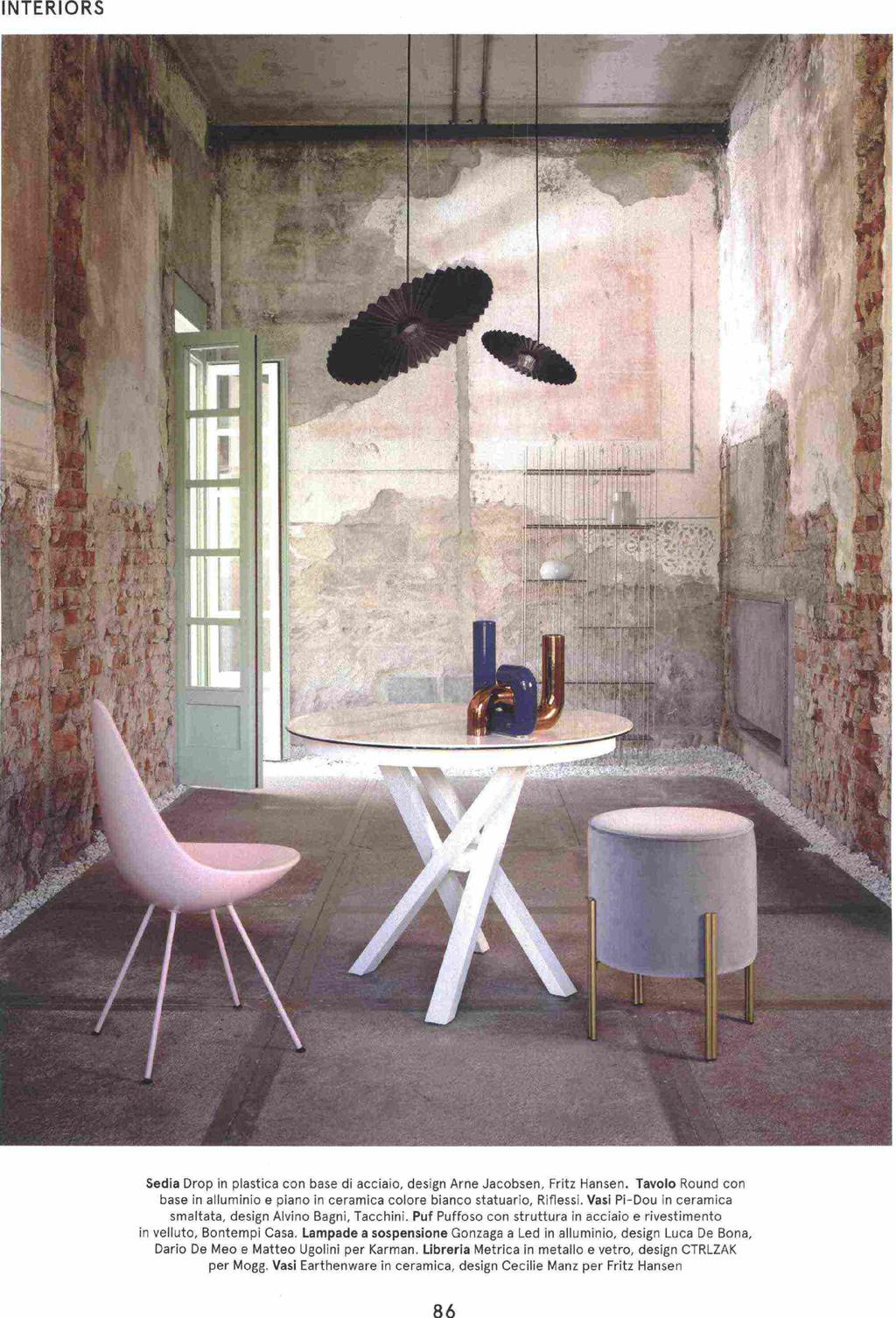 Livin CODDTDDLDLLLASCDA MAGAZINE g 7 / 9 Sedia Drop in plastica con base di acciaio, design Arne Jacobsen, Fritz Hansen.