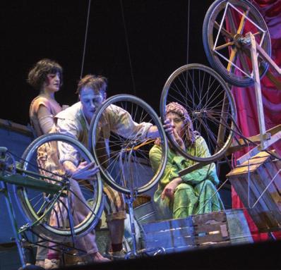 PANTAKIN CIRCO TEATRO/BARACCA DEI BUFFONI Leonardo e La Colomba - un circo senza tempo A cinquecento dalla morte di Leonardo da Vinci è nato un