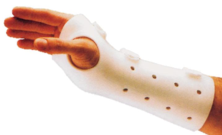 4A1 La doccia avambraccio-polso-mano palmare viene costruita su misura rilevando l impronta in gesso negativo-positivo con mano in posizione funzionale e polso in posizione di ortomorfismo (o come da