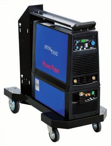 POTENZA ED INNOVAZIONE Power and innovation Questo innovativo generatore presenta un gruppo inverter molto potente e affidabile con un duty cycle di 400A al 100% (40 C) completamente gestito da