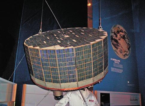3. 3. Modello del TIROS-1 (Television InfraRed Observation Satellite), esposto al National Air and Space Museum di Washington.