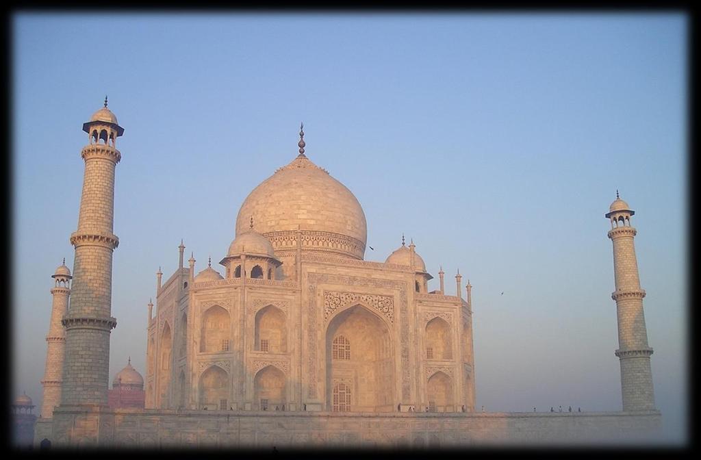 una delle 7 meraviglie del mondo D: Ma, dai, che ci andiamo a fare al Taj Mahal! È una meta per turisti, lascia stare! Saltiamolo, no?