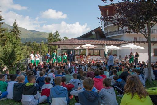 sportiva in un ambiente sereno, con una intensa vita sociale, escursioni, gite ed attività