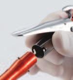 Handle servo dosing lever with optimal support for index finger for a gradual advance of the dosing plunger resetting key. No waiting time between injections and beginning of treatment.