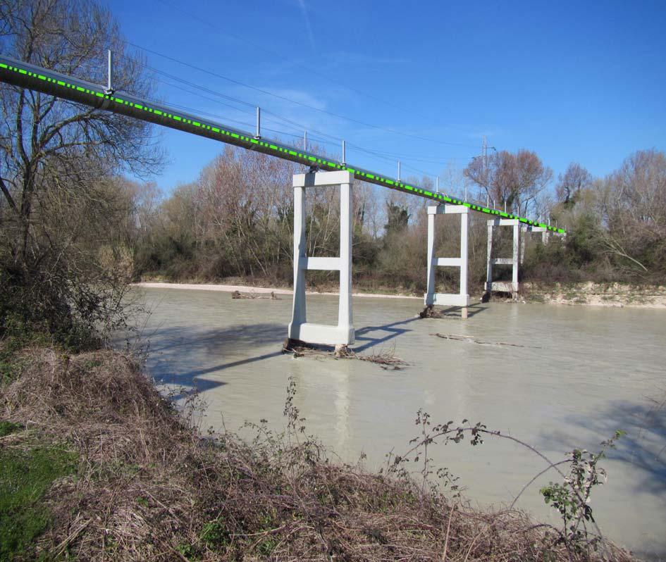 Fiume Chienti Il Fiume Chienti rappresenta uno dei corsi d'acqua principali della Regione Marche, caratterizzato da un bacino interregionale della superficie di circa 1310 km 2, ricadente per la