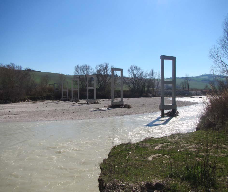 Fiume Tenna Il Fiume Tenna rappresenta uno dei corsi d'acqua principali della Regione Marche, il quale è caratterizzato da un bacino imbrifero dell'estensione di circa 480 km 2.