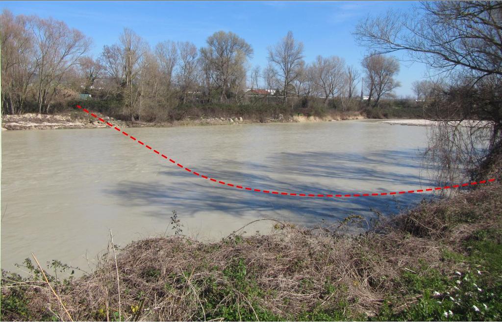 Fiume Chienti Il Fiume Chienti rappresenta uno dei corsi d'acqua principali della Regione Marche, caratterizzato da un bacino interregionale della superficie di circa 1310 km2, ricadente per la