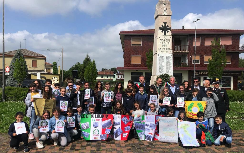 QUESTA GIORNATA È RICORDATA COME FESTA DELLA LIBERAZIONE DALLA DITTATURA E OGNI ANNO VIENE CELEBRATA CON