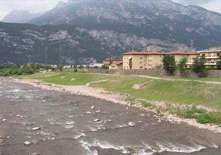 argine destro, lato dove la corrente fisiologicamente si spostava.