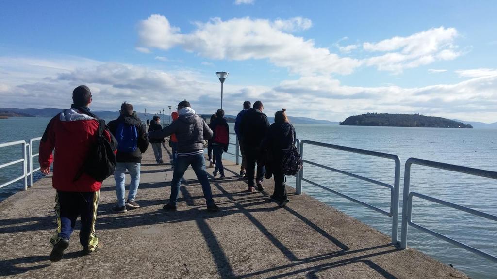 Una vista alle sponde del lago ha consentito poi di osservare da vicino il canneto e gli uccelli che lo scelgono come sito per trascorrere i freddi mesi invernali.