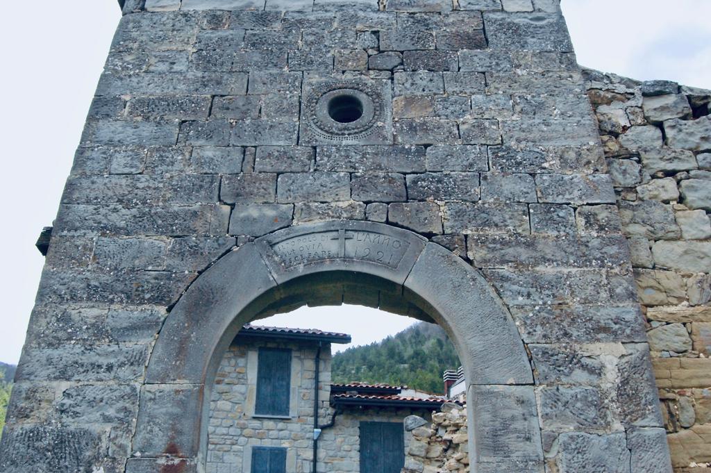 5 L unico monumento d interesse, se così si può dire, è la Chiesa consacrata a Sant Egidio della Rocca.