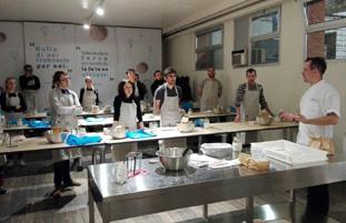 Team Building in cucina NOVITÀ Regala ai tuoi dipendenti un esperienza unica di team building: il corso di cucina nella mensa dell Antoniano.