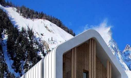 Facciate in legno verticale impreziosiranno l intero complesso e metteranno maggiormente in evidenza la struttura bianca delle coperture e delle facciate.