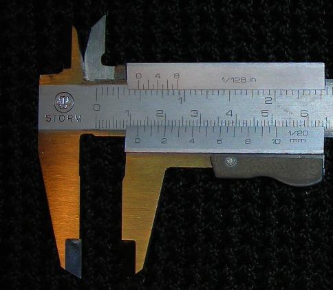 6) Scrivere la misura riportata dal calibro corredata dall incertezza strumentale. 7) Un carrello di 50 Kg si muove con accelerazione costante a di 1,2 m/s 2.