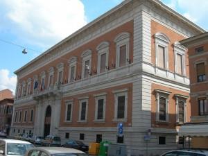 Etruria, Banca Marche e Cassa di risparmio di Chieti saranno vendute prima dell estate.