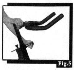 ferma. REGOLAZIONE RESI- STENZA: ruotando la manopola mostrata in fig.