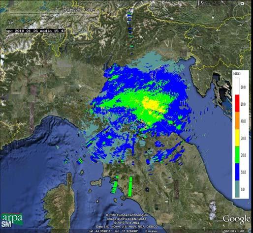 Mappa di riflettività del 26/01/2010 alle 15:42 ( a sinistra) e del 27/01/2010 alle 00:12 (a destra).