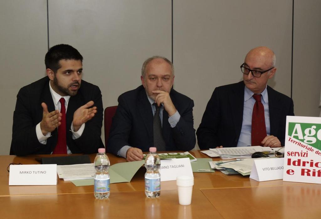 Regolazione acqua e rifiuti: presentato il report pluriennale di attività di Atersir La presentazione del report attività di Atersir: da sinistra, il vicepresidente Mirko Tutino, il presidente