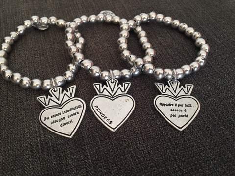 LINEA PRINCESS Cod. 16031 Bracciale Princess (4 modelli) 24,00 Frasi: 1. Per essere insostituibili bisogna essere diversi 2.