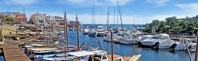 CLUB ESSE ROCCARUJA **** - Stintino - Sardegna Il ROCCARUJA (135 camere), situato su una stupenda spiaggia di sabbia bianca ed un mare cristallino considerato fra i piu belli del mondo per i suoi