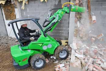 Anche quando si tratta di lavori di cantiere per ristrutturazioni, si usano gli accessori AVANT come: martello idraulico, escavatori, benne, benne miscelatrici