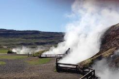 Proseguimento del viaggio, con la nostra guida, in direzione della valle Skagafjördur, rinomata per i suoi bellissimi cavalli. Visita all antica fattoria di Glaumbaer, ora museo folcloristico.