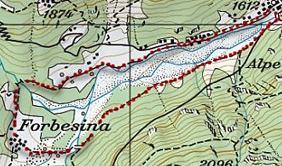 Disgrazia (a sinistra) ed il monte Sissone a destra. La pista conduce al ramo del torrente Màllero che scende dalla Valle del Muretto; il primo ponte ci permette di guadagnarne la riva opposta.