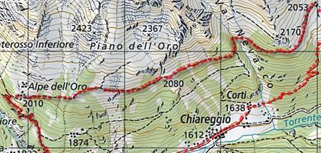Usciamo al bordo alto di un ampio terrazzo di prati. Poco sotto, le baite dell Alpe Fora (2053 mslm), alle quali scendiamo facilmente, procedendo su debole traccia.