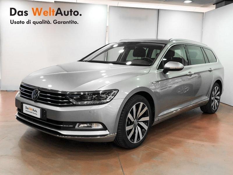 Volkswagen Passat Variant 2.0 BiTDI 4MOTION DSG Executive BlueMot. Tech Passat 8ª serie Immatricolazione: 9/ 2015 KM: 77490 Carrozzeria: Station Wagon Cilindrata: 1968 **Volkswagen Passat Variant 2.