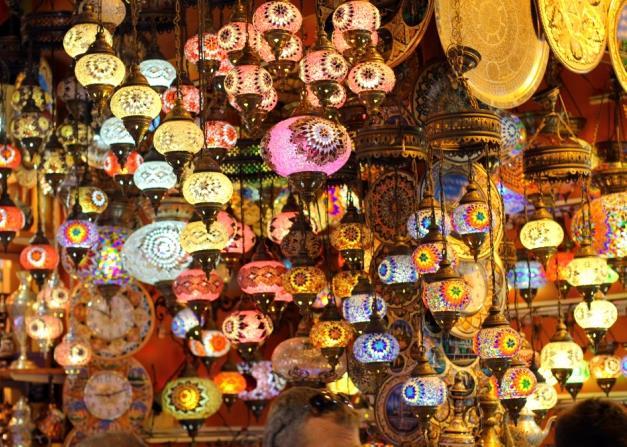 Istiklal, la via pedonale più storica e famosa della città. A fine giornata, rientro in hotel per la cena ed il pernottamento in hotel.