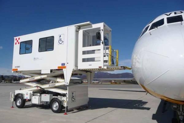 IN AEREO Aeroporti più vicini: Galileo Galilei di Pisa (100 km consulta l'orario dei voli).