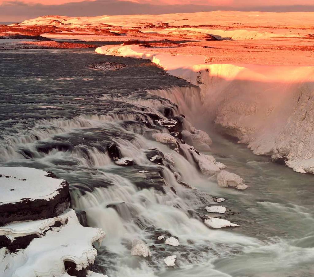 MARZO 2016 Gullfoss Islanda Quando il sole nell acqua s addormenta, quando l acqua abbraccia i rosei raggi, il dì s allunga, l ombra della notte rallenta e il crepuscolo si colora di miraggi 7 S.