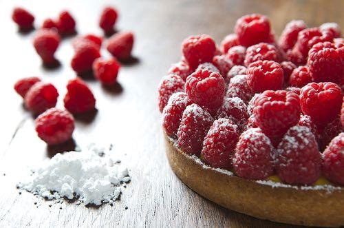 TORTA AI LAMPONI FROLLA CON FRANGIPANE, CREMA PASTICCERA E LAMPONI FRESCHI 46